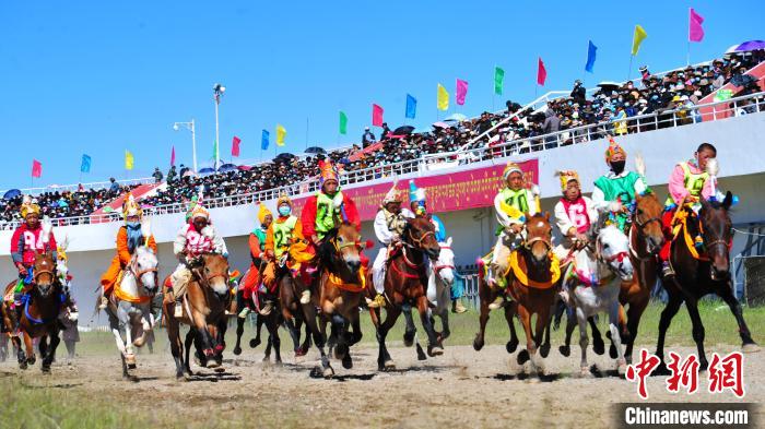 圖為開賽瞬間?！垈?攝