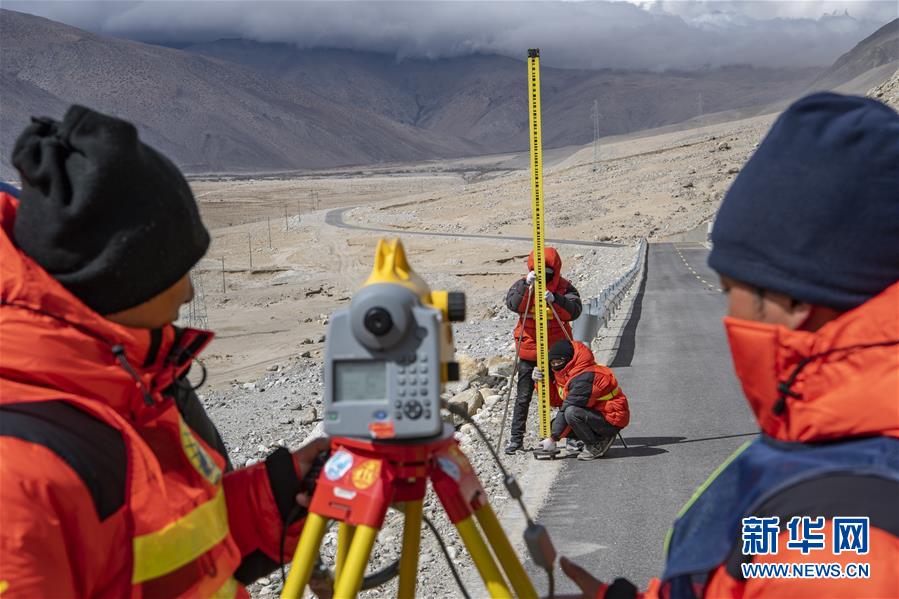 （新華全媒頭條·圖文互動）（10）往更高處長、往長春北京方向移動——來自海拔8848.86米的報告