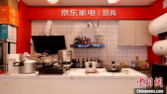 圖為店內部分商品展示?！≈x牧 攝