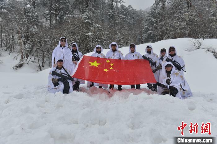 圖為主權(quán)宣誓?！铎o 攝