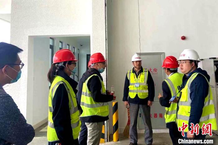 圖為驗(yàn)收組驗(yàn)收項(xiàng)目?！〉┰鐾?攝