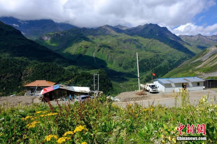 圖為8月6日，玉麥鄉(xiāng)卓嘎、央宗姐妹的牧場風(fēng)光。 <a target='_blank' ></p><p  align=