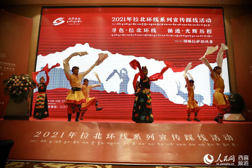 文藝表演。人民網 次仁羅布攝