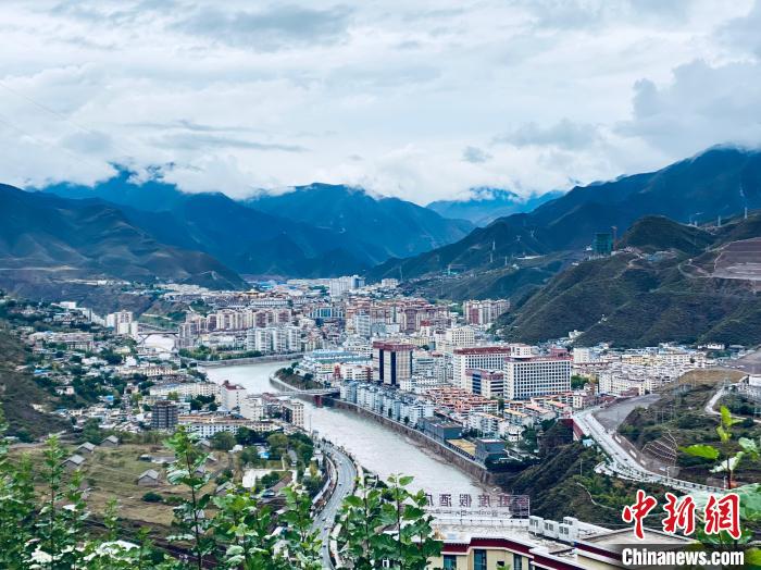 圖為“藏東明珠”昌都?！±罱瓕?攝