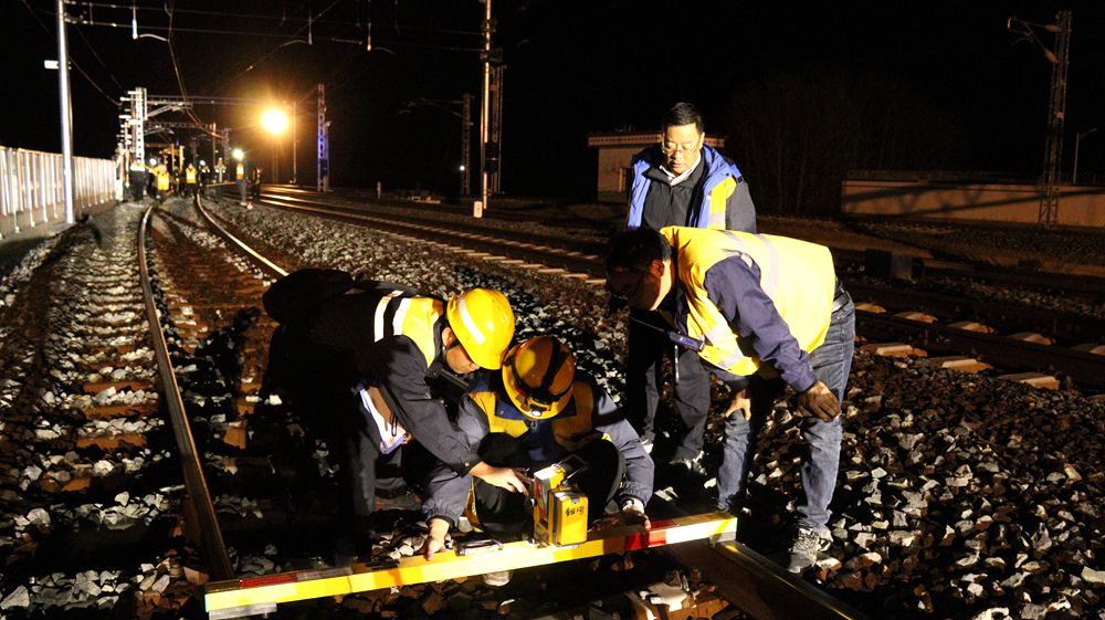 測量作業(yè)。祁國慶攝