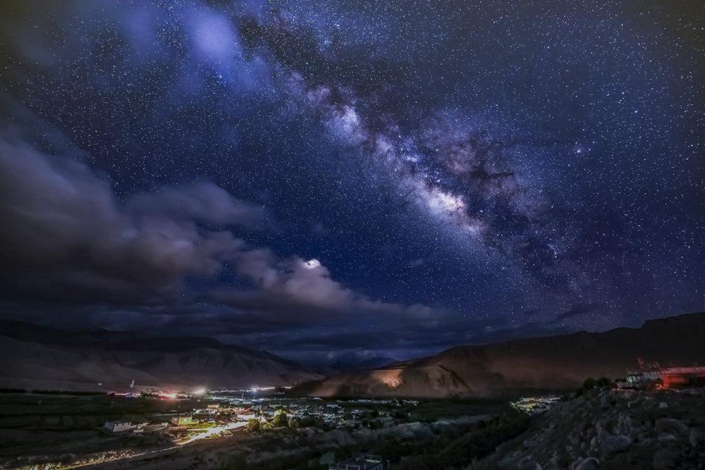 絕美星河。貢覺群培攝