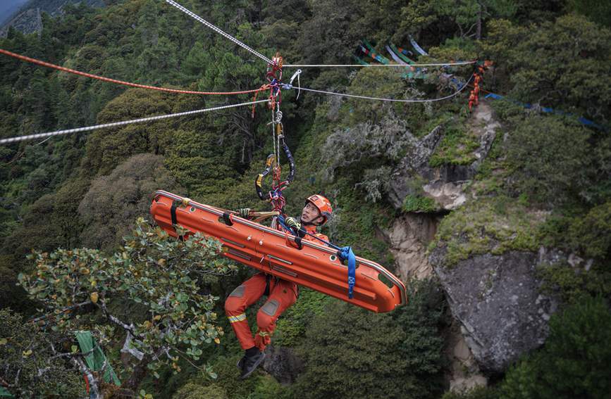 橫渡現(xiàn)場(chǎng) 。西繞拉翁攝