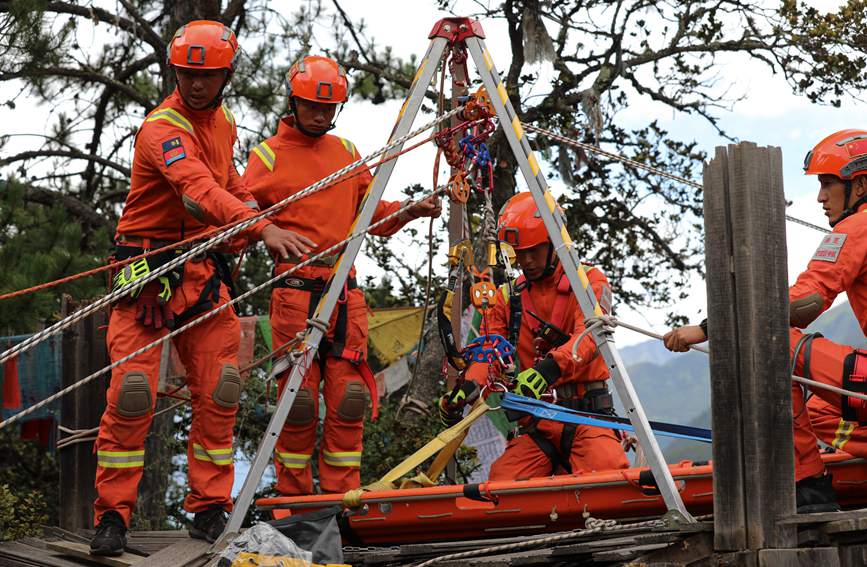三腳架設(shè)置錨點(diǎn)。西繞拉翁攝