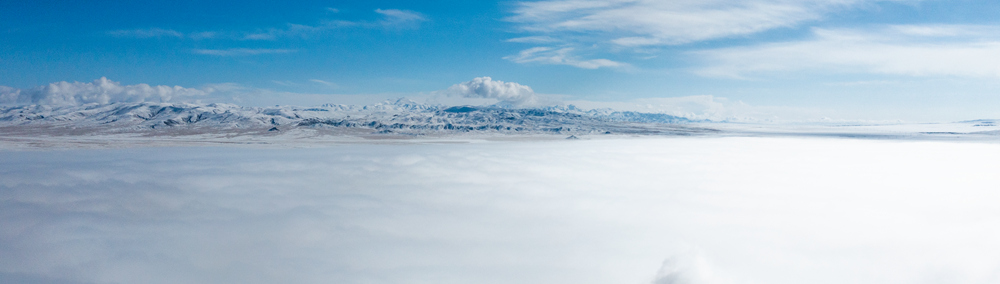西藏阿里地區(qū)改則縣迎來初雪，銀裝素裹，美如畫卷。