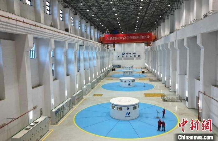 圖為水電站內(nèi)部。　王磊　攝