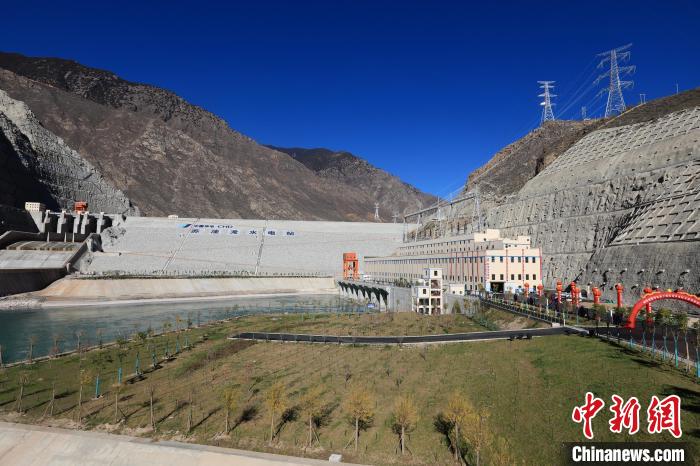 圖為金沙江上游蘇洼龍水電站。　王磊 攝