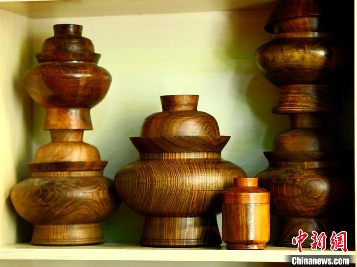 圖為各種木碗成品。　 鄧巴 　攝