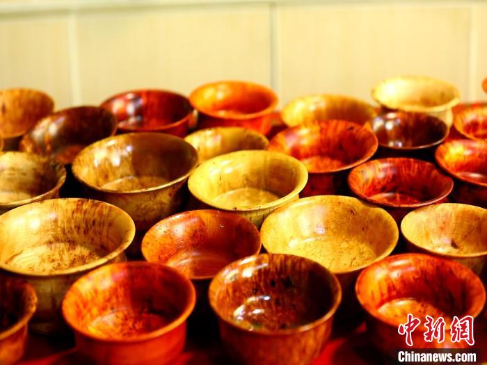 圖為木碗成品?！?鄧巴 　攝