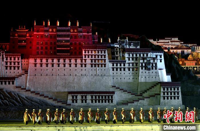 3月17日，西藏拉薩，《文成公主》大型史詩劇演出現(xiàn)場?！±盍?攝