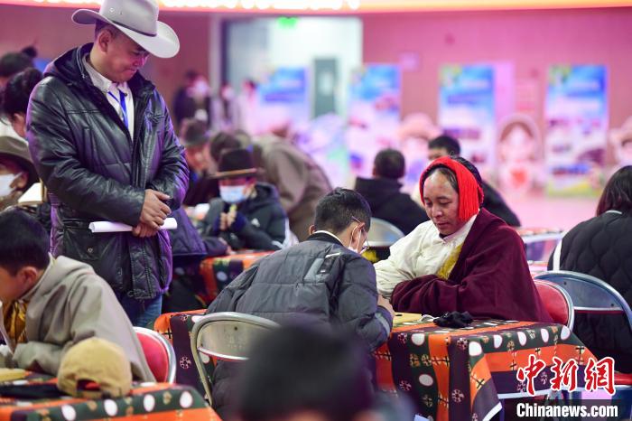 圖為比賽現(xiàn)場?！∝暩聛硭?攝