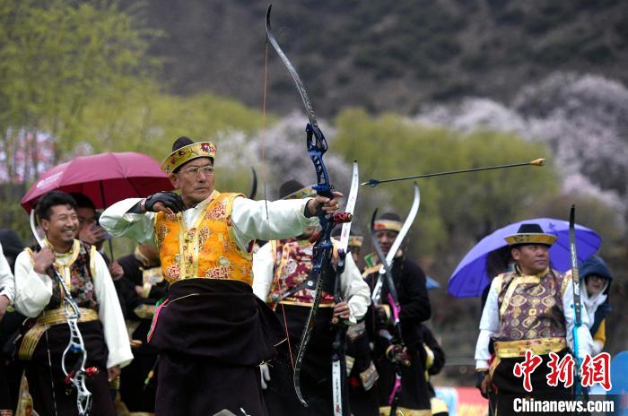 3月28日，選手參加響箭比賽?！±盍?攝