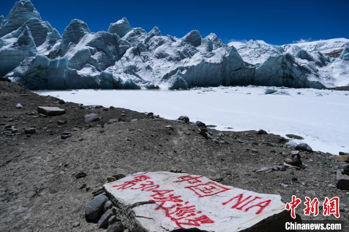 普瑪江塘邊境派出所民輔警巡邏標(biāo)記?！〗w波 攝