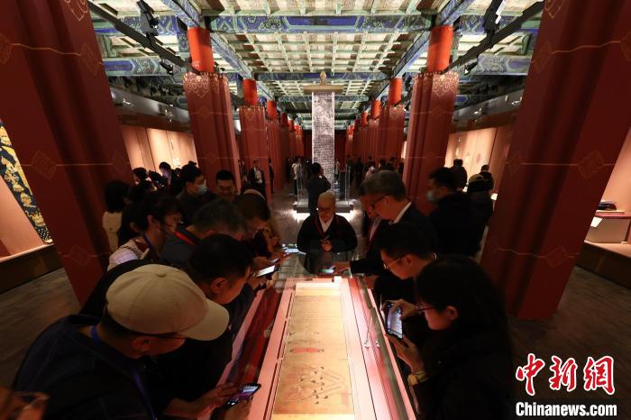 展廳現(xiàn)場(chǎng)唐代閻立本《步輦圖》卷 盛佳鵬 攝