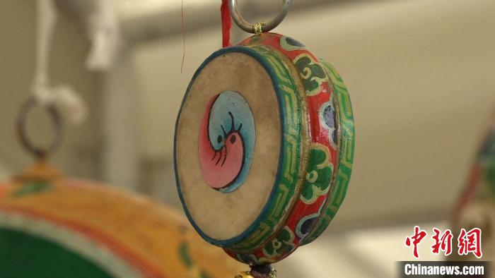 圖為“松贊夜市”里的特色文創(chuàng)產(chǎn)品。　貢桑拉姆 攝