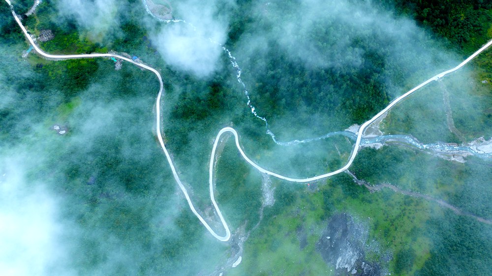 青山綠水生態(tài)優(yōu)。益西曲批攝