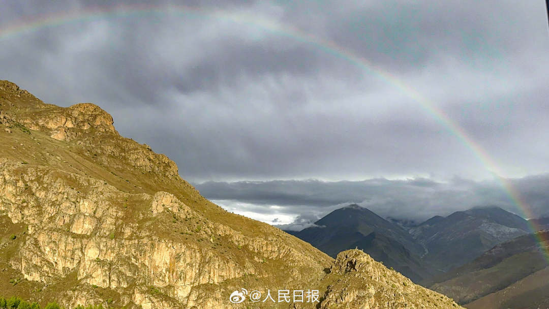 接好運！青藏高原現(xiàn)巨大彩虹橋