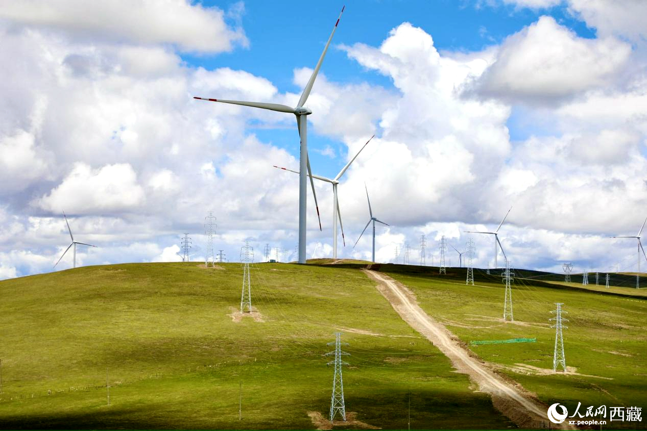 西藏那曲市色尼區(qū)的歐瑪亭嘎風電場。