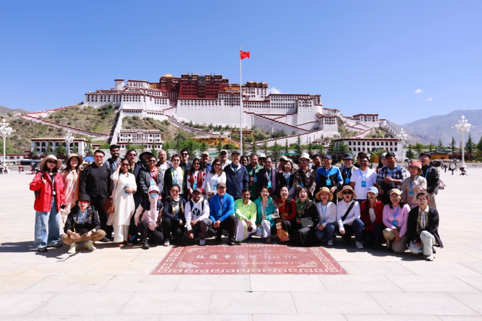 “中國在保護(hù)自然環(huán)境的同時實現(xiàn)了高度現(xiàn)代化！” ——多國記者眼中的現(xiàn)代西藏_fororder_圖片1