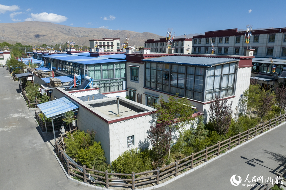 寬敞明亮的藏式民居。人民網(wǎng)記者 次仁羅布攝