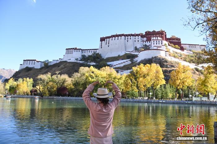 西藏宗角祿康公園秋景如畫(huà)