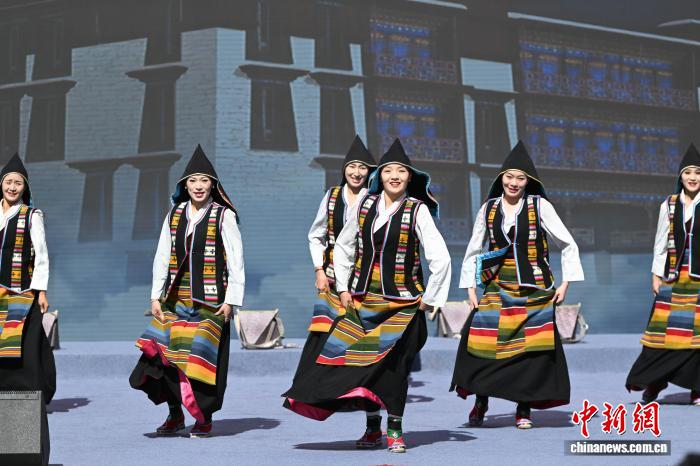 西藏“大地歡歌格?；ㄑ莩黾尽被菝裱莩鼍`放基層文化活力