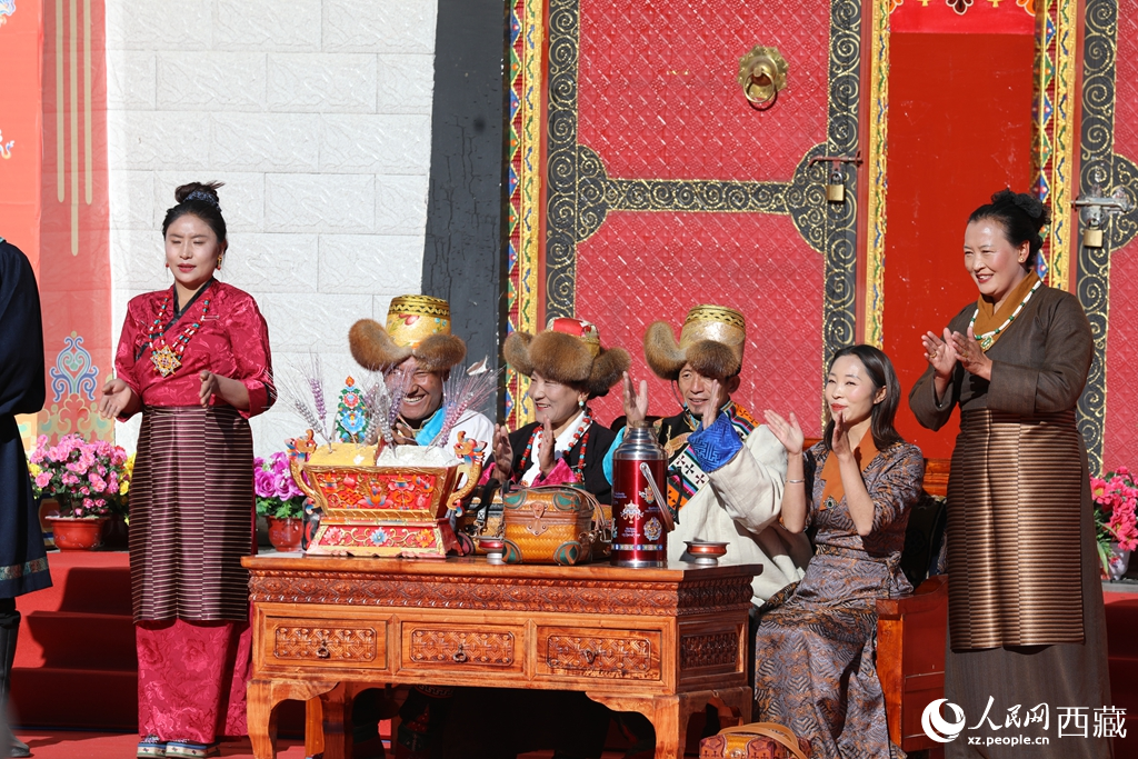 雅礱“村晚”鬧新春。人民網(wǎng)記者 吳雨仁攝