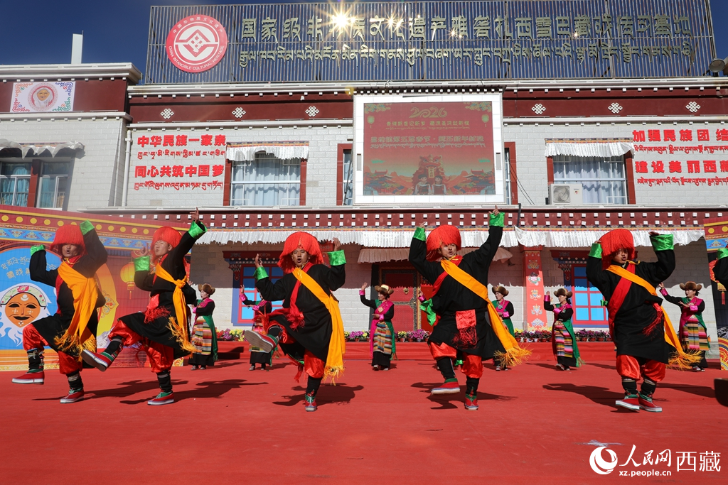 雅礱“村晚”鬧新春。人民網(wǎng)記者 吳雨仁攝