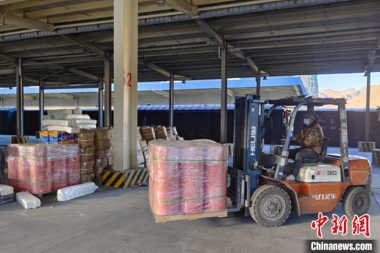 西藏鐵路貨運(yùn)量入冬以來(lái)穩(wěn)步增長(zhǎng)