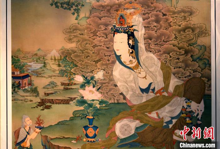 圖為5月16日，展覽中新創(chuàng)唐卡作品《靜息觀音》(局部)?！±盍?攝