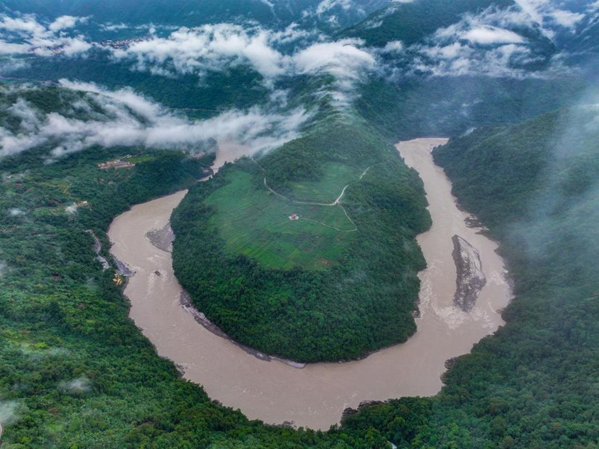 雅魯藏布江果果塘大拐彎。張澤坤攝