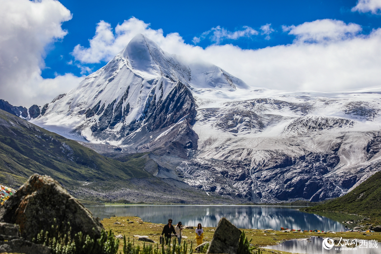 薩普冰川位于那曲東部比如縣境內(nèi)。