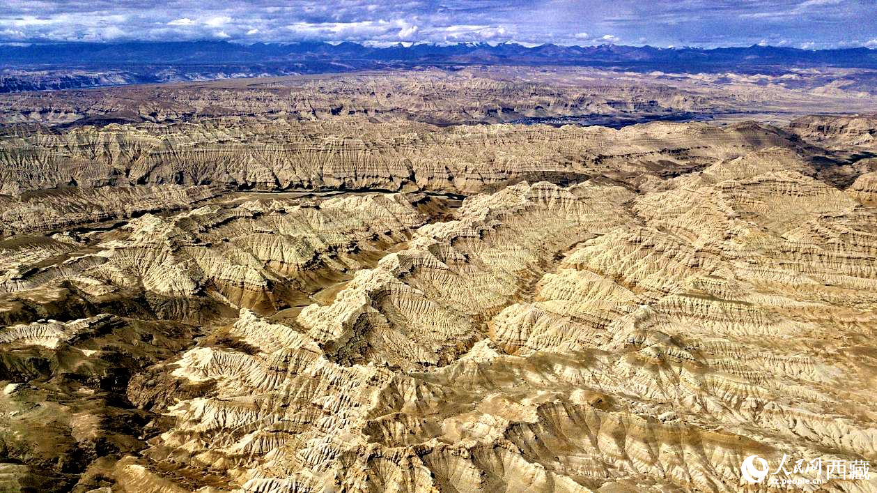 鳥瞰西藏阿里地區(qū)札達土林國家地質(zhì)公園。