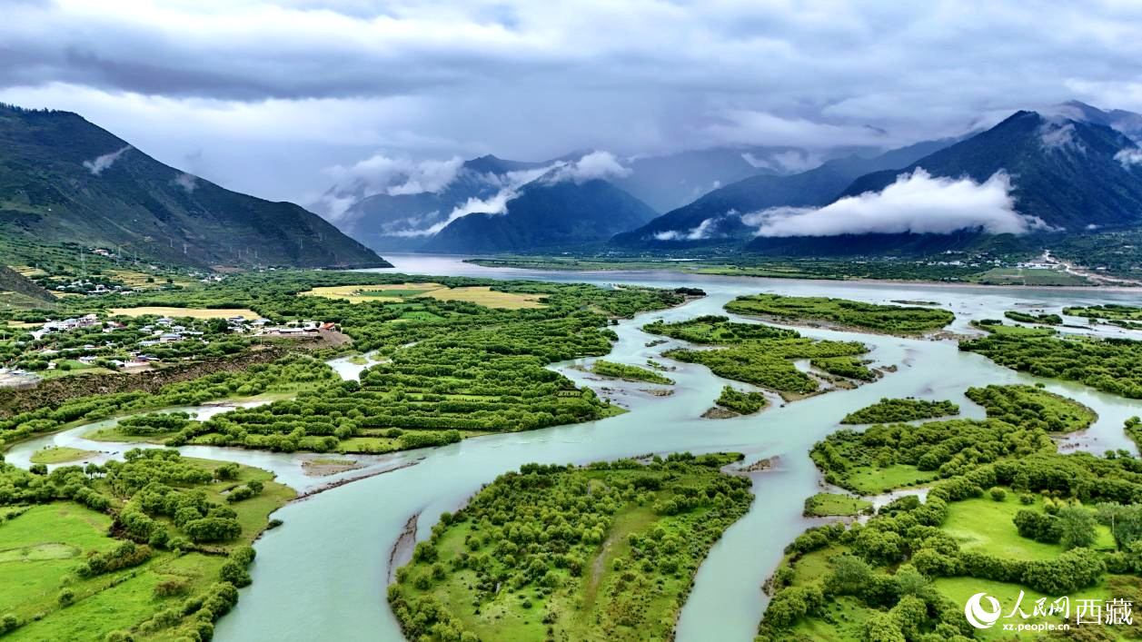 西藏林芝市雅尼國家濕地公園風(fēng)景如畫。