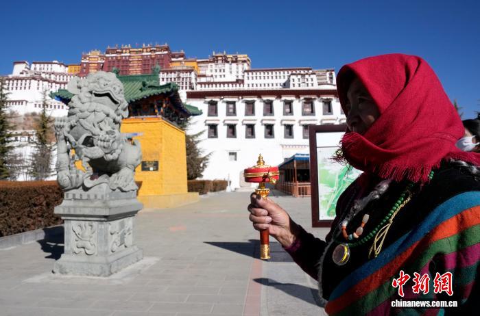 西藏拉薩:冬閑時(shí)節(jié)信眾朝佛忙