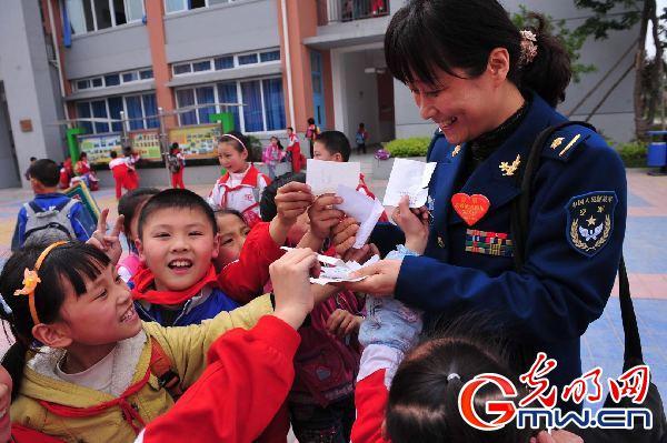 【我和軍隊的不解之緣】“先是軍人，才是媽媽”