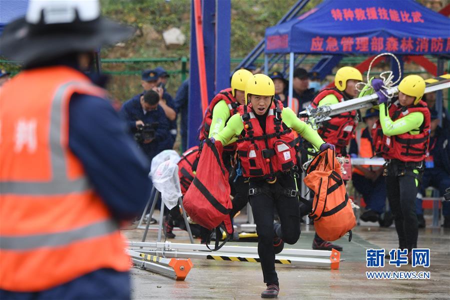 （社會(huì)）（4）全國森林消防隊(duì)伍“火焰藍(lán)”首屆特種救援技能比武舉行