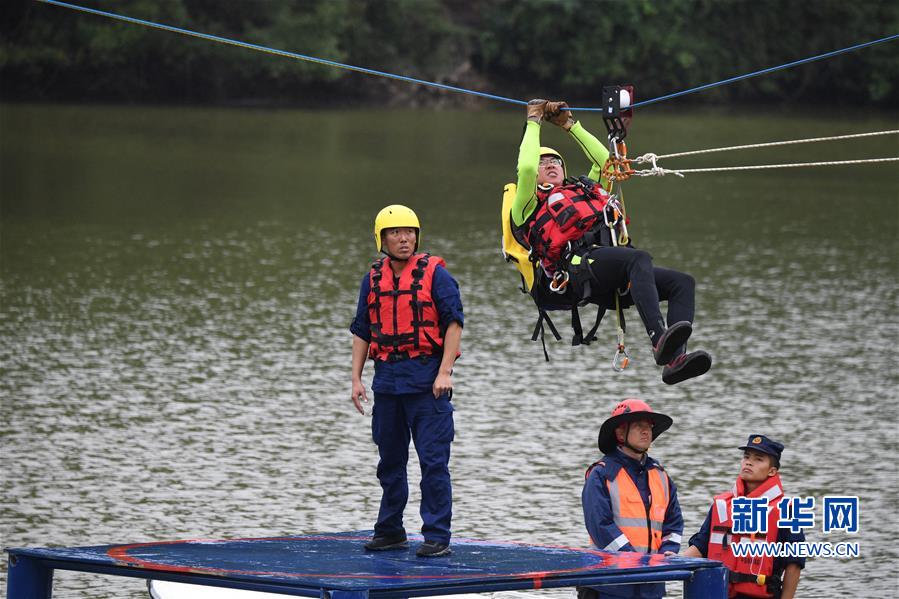 （社會(huì)）（6）全國森林消防隊(duì)伍“火焰藍(lán)”首屆特種救援技能比武舉行