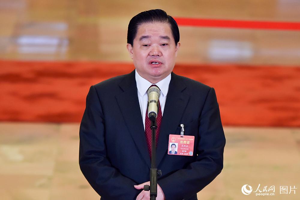 全國人大代表、河北省人大常委會黨組書記、常務副主任范照兵。