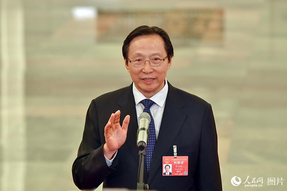 農(nóng)業(yè)農(nóng)村部部長韓長賦回答記者提問。
