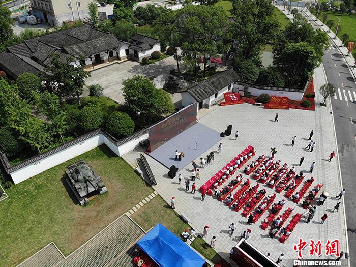 31日上午，“在這里讀懂初心使命——網(wǎng)絡(luò)媒體革命老區(qū)行”網(wǎng)絡(luò)主題采訪活動湖南站啟動儀式在長沙許光達(dá)故居舉行。<a target='_blank'  ><p  align=