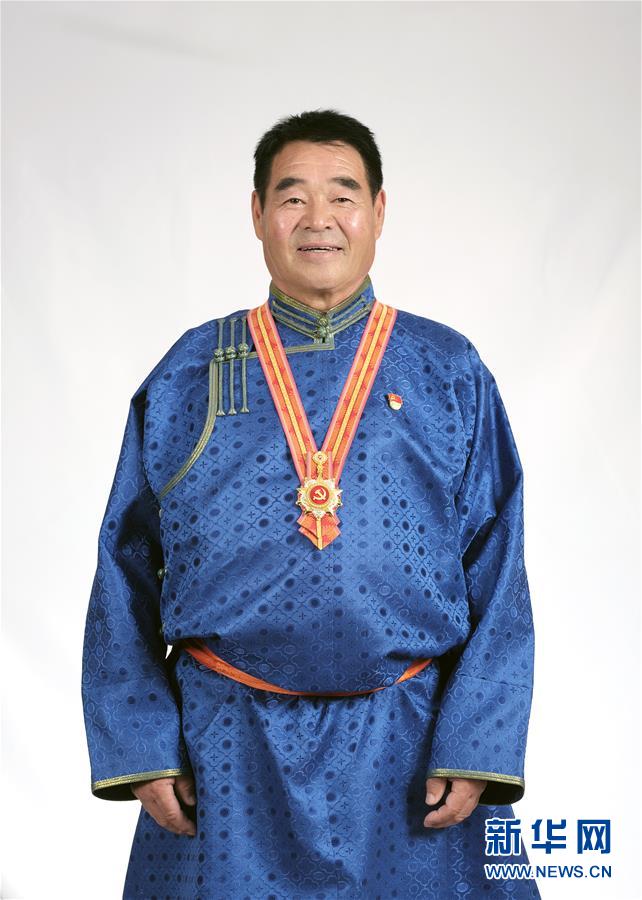 （奮斗百年路　啟航新征程·“七一勛章”獲得者·圖文互動(dòng)）（1）“草原之子”廷·巴特爾：讓草原綠起來(lái)，幫牧民富起來(lái)