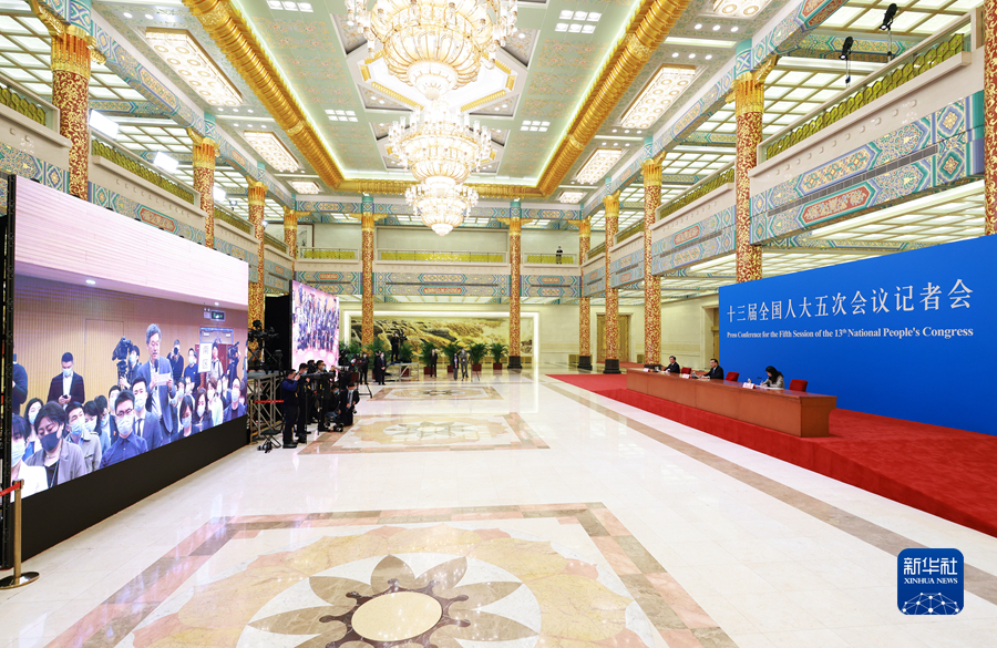 李克強總理出席記者會并回答中外記者提問