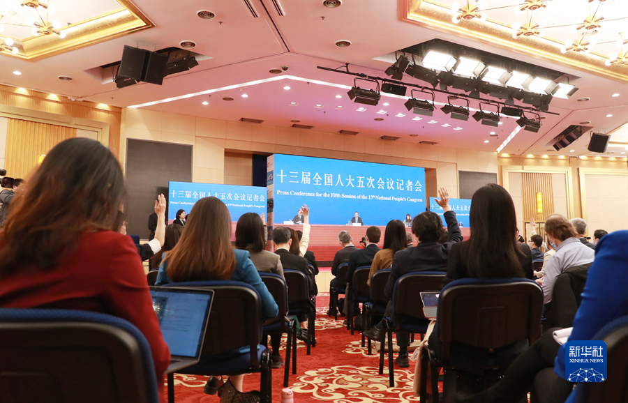 李克強總理出席記者會并回答中外記者提問