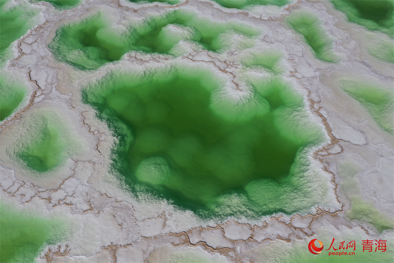 “鹽灘碧水”翡翠湖。人民網(wǎng) 況玉攝