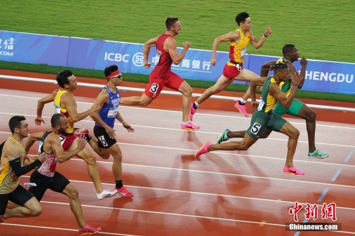8月2日，第31屆世界大學(xué)生夏季運動會男子100米決賽在四川成都舉行，牙買加選手GOLDSON Kadrian dwayne(右一)以10秒04奪得男子百米冠軍。<a target='_blank' href='/'><p  align=